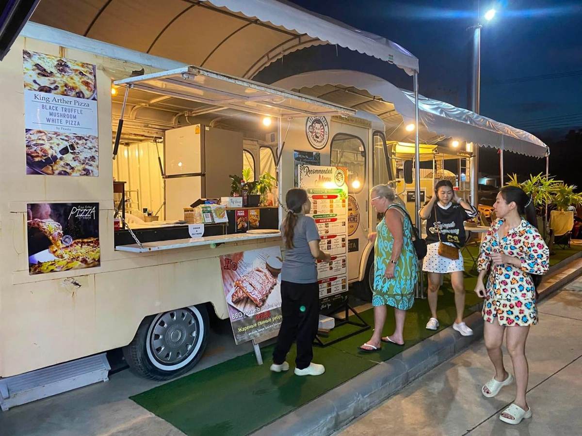 現在のカオタオ店 ・ ピザもサンドイッチもリブも