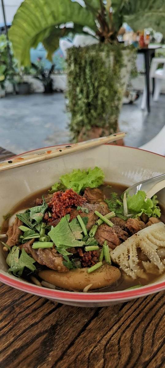 名物の牛肉麺